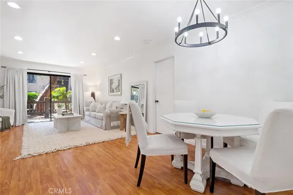 $2,900 | 22100 Burbank Boulevard, Unit 106A, Woodland Hills, CA 91367