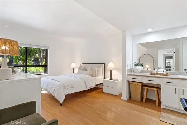 $2,900 | 22100 Burbank Boulevard, Unit 106A, Woodland Hills, CA 91367