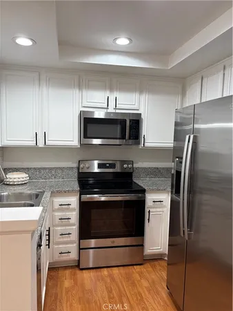 $2,900 | 22100 Burbank Boulevard, Unit 106A, Woodland Hills, CA 91367