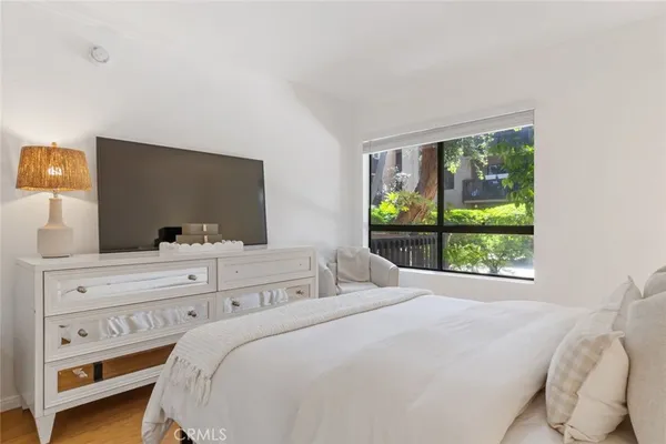 $2,900 | 22100 Burbank Boulevard, Unit 106A, Woodland Hills, CA 91367