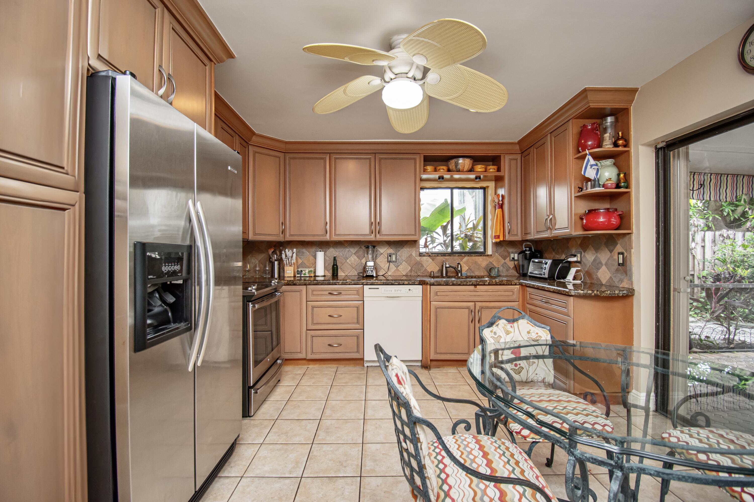 7566 Martinique Boulevard Boca Raton, FL 33433 - Photo 12 of 31 60709824-E587-4AAA-841F-BDF9E16DBC17