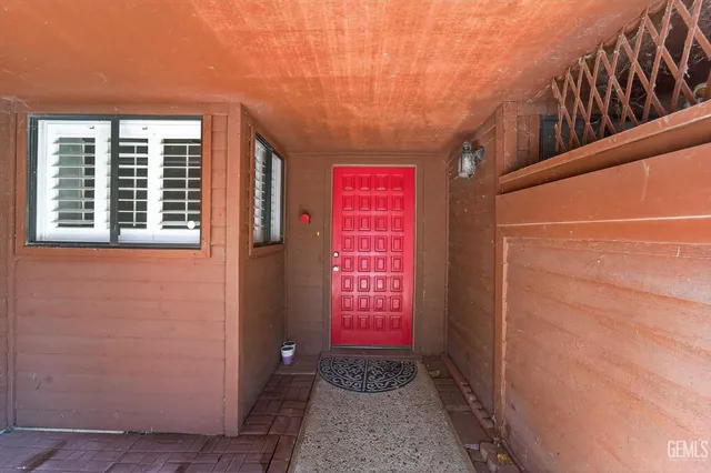 a view of an entryway