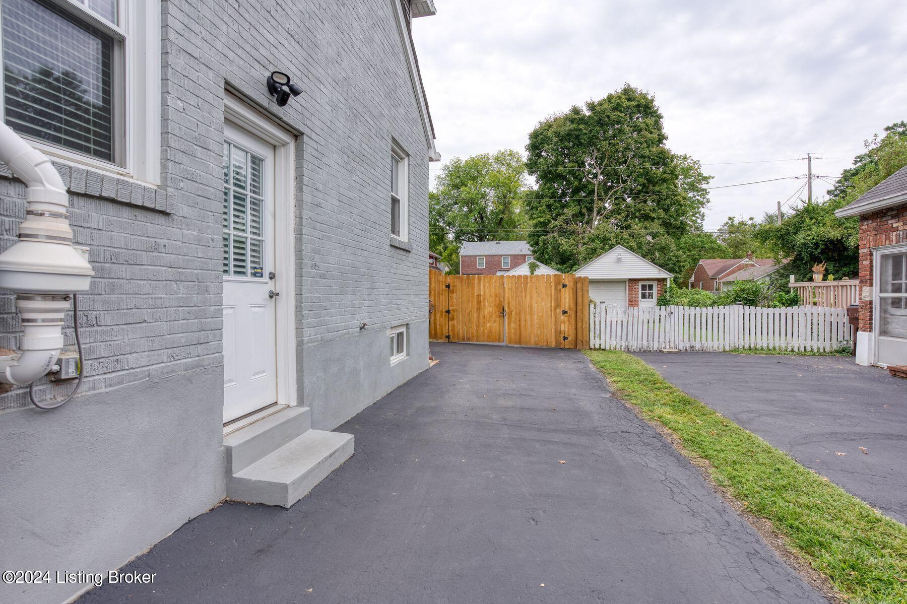 411 Iola Road Louisville, KY 40207 - Photo 38 of 40 photo_online_038