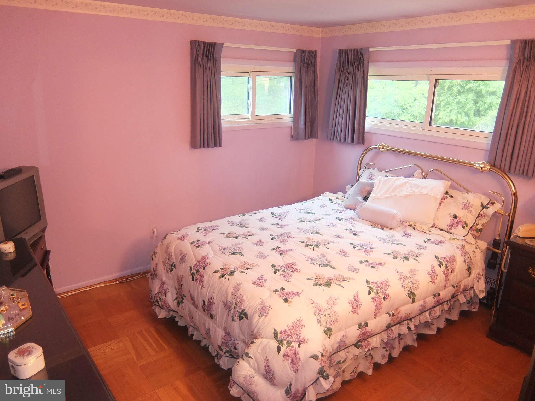 5907 Oakland Road Baltimore, MD 21227 - Photo 14 of 18 Bedroom