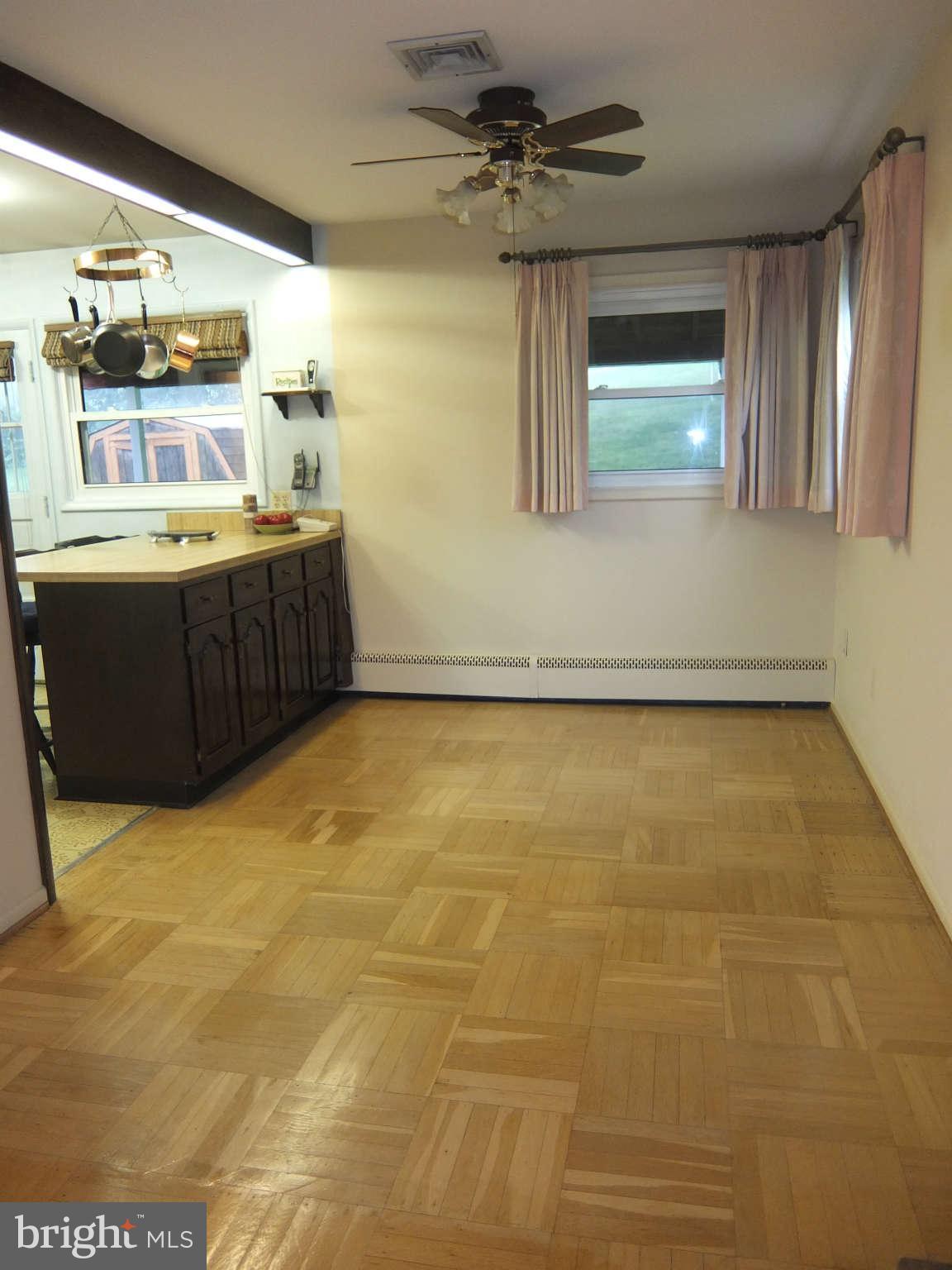 5907 Oakland Road Baltimore, MD 21227 - Photo 8 of 18 Dining Room