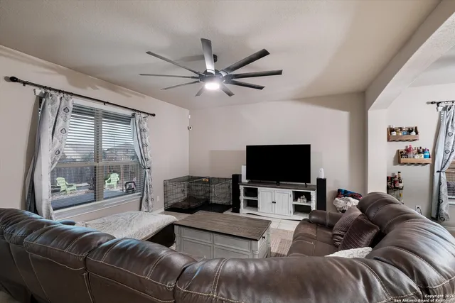 $2,400 | 5802 Acacia Farm, San Antonio, TX 78244