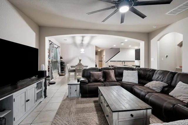 $2,400 | 5802 Acacia Farm, San Antonio, TX 78244