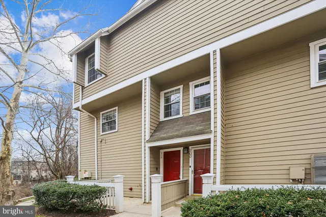 $2,800 | 5708 Chapman Mill Drive, Unit 210, Rockville, MD 20852