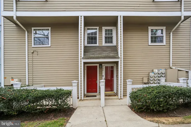 $2,800 | 5708 Chapman Mill Drive, Unit 210, Rockville, MD 20852