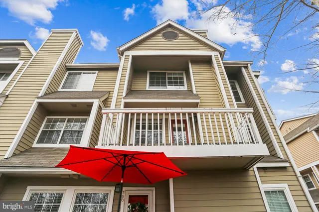 $2,800 | 5708 Chapman Mill Drive, Unit 210, Rockville, MD 20852