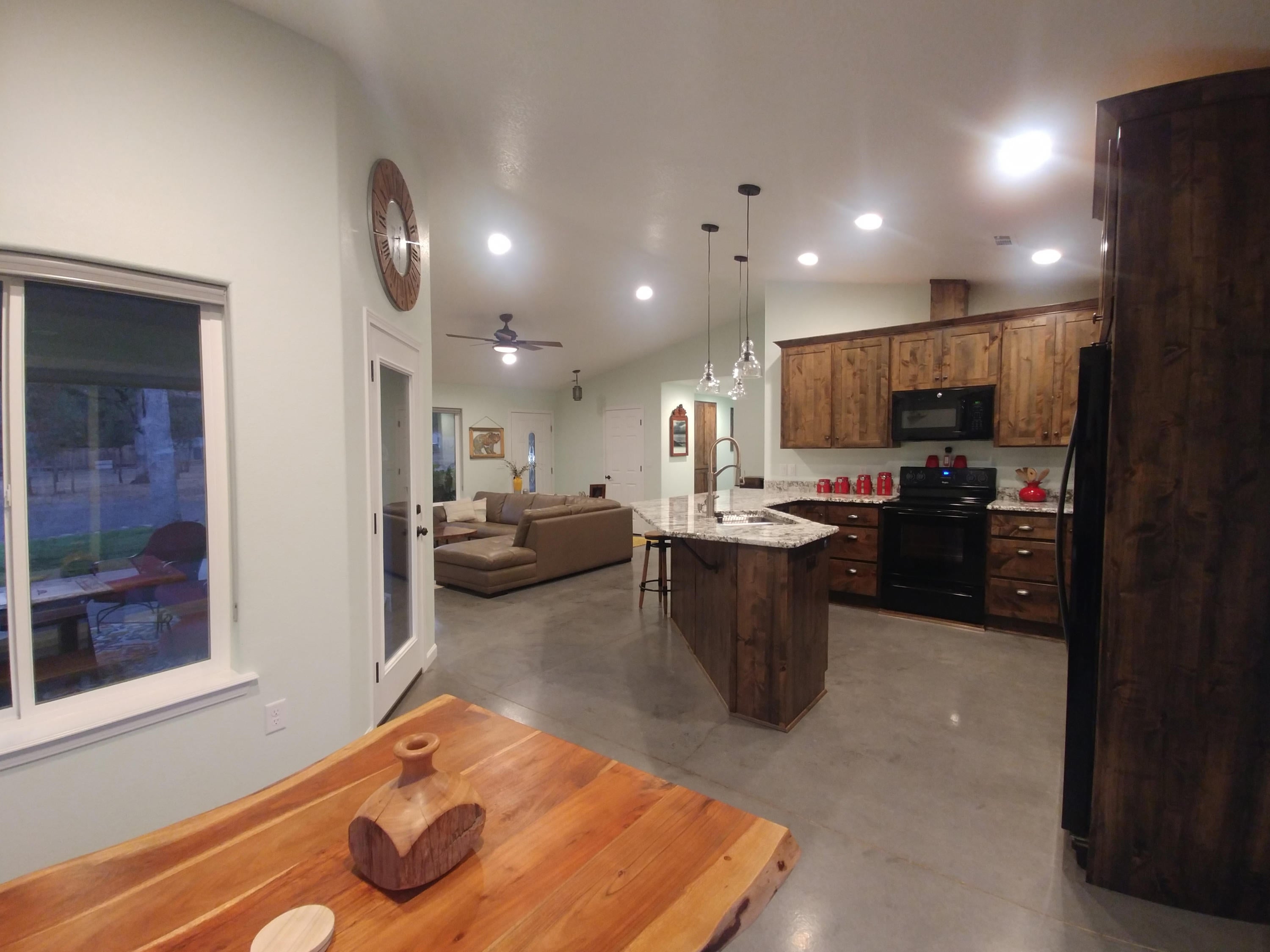185 Drake Road Shady Cove, OR 97539 - Photo 9 of 30 Kitchen and Great Room (9)