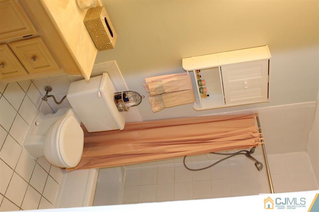 2 R Quincy Circle, Unit R2 Dayton, NJ 08810 - Photo 12 of 18 a bathroom with a sink and a mirror