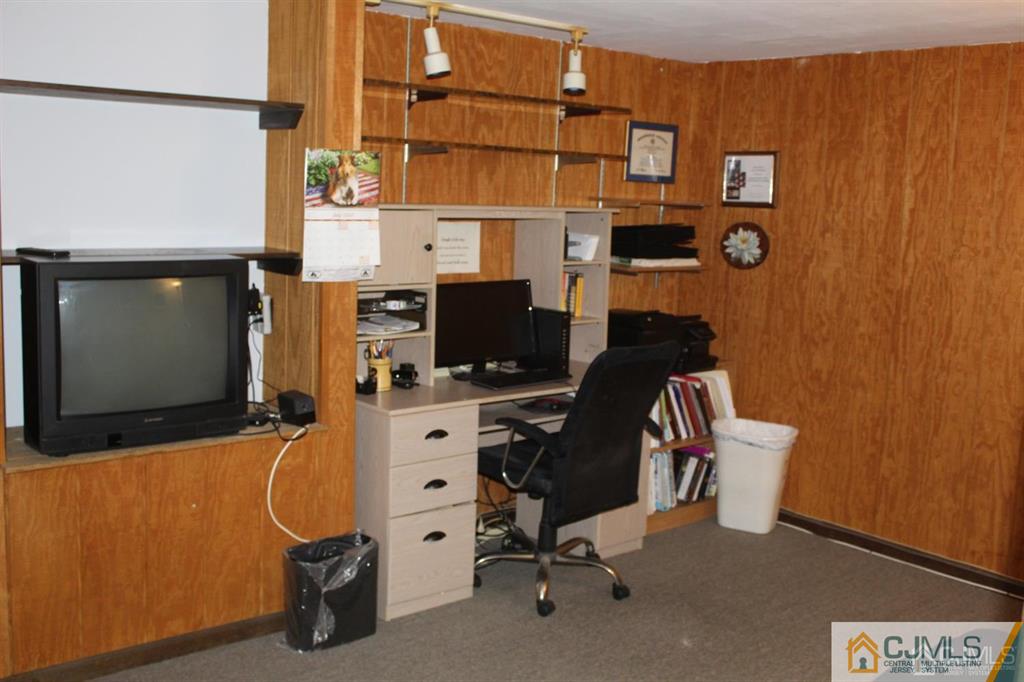 2 R Quincy Circle, Unit R2 Dayton, NJ 08810 - Photo 13 of 18 a view of workspace
