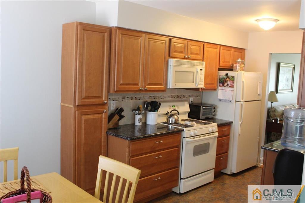 2 R Quincy Circle, Unit R2 Dayton, NJ 08810 - Photo 4 of 18 a kitchen with a refrigerator sink and stove