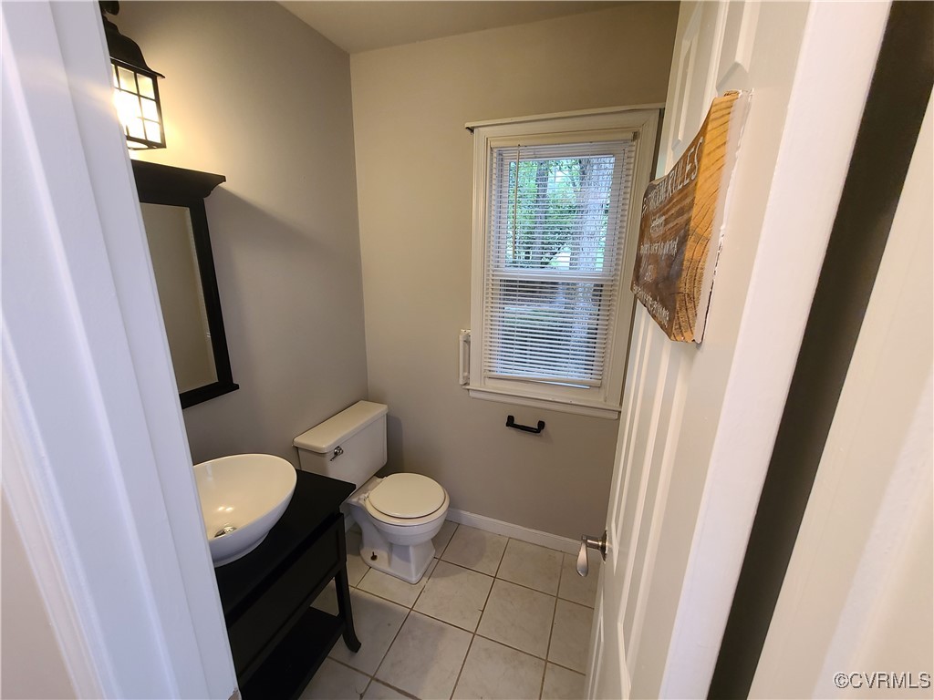5800 Mill Spring Lane Midlothian, VA 23112 - Photo 23 of 29 a bathroom with a toilet sink and a mirror