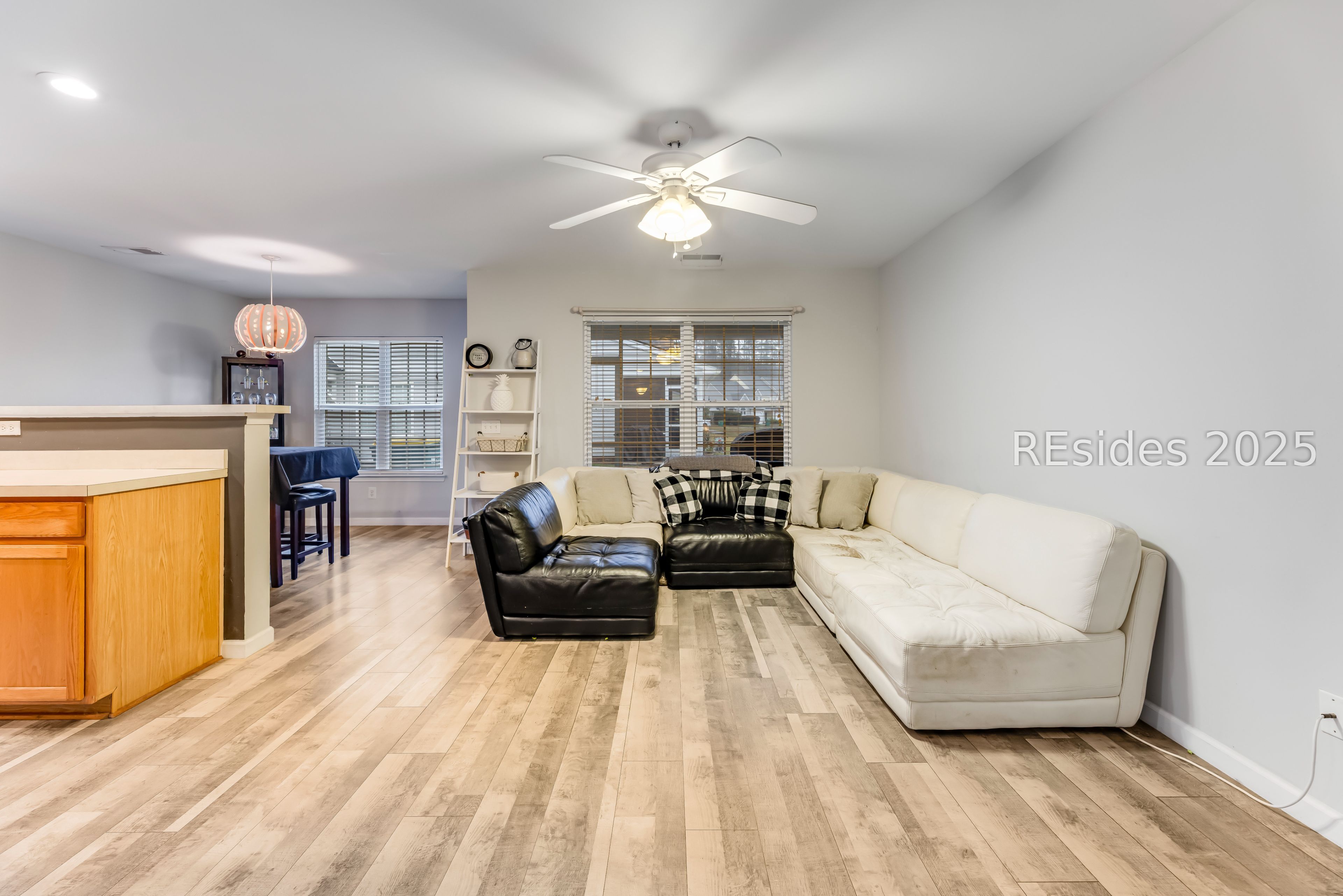 113 Cross Road Bluffton, SC 29910 - Photo 11 of 30 Living area