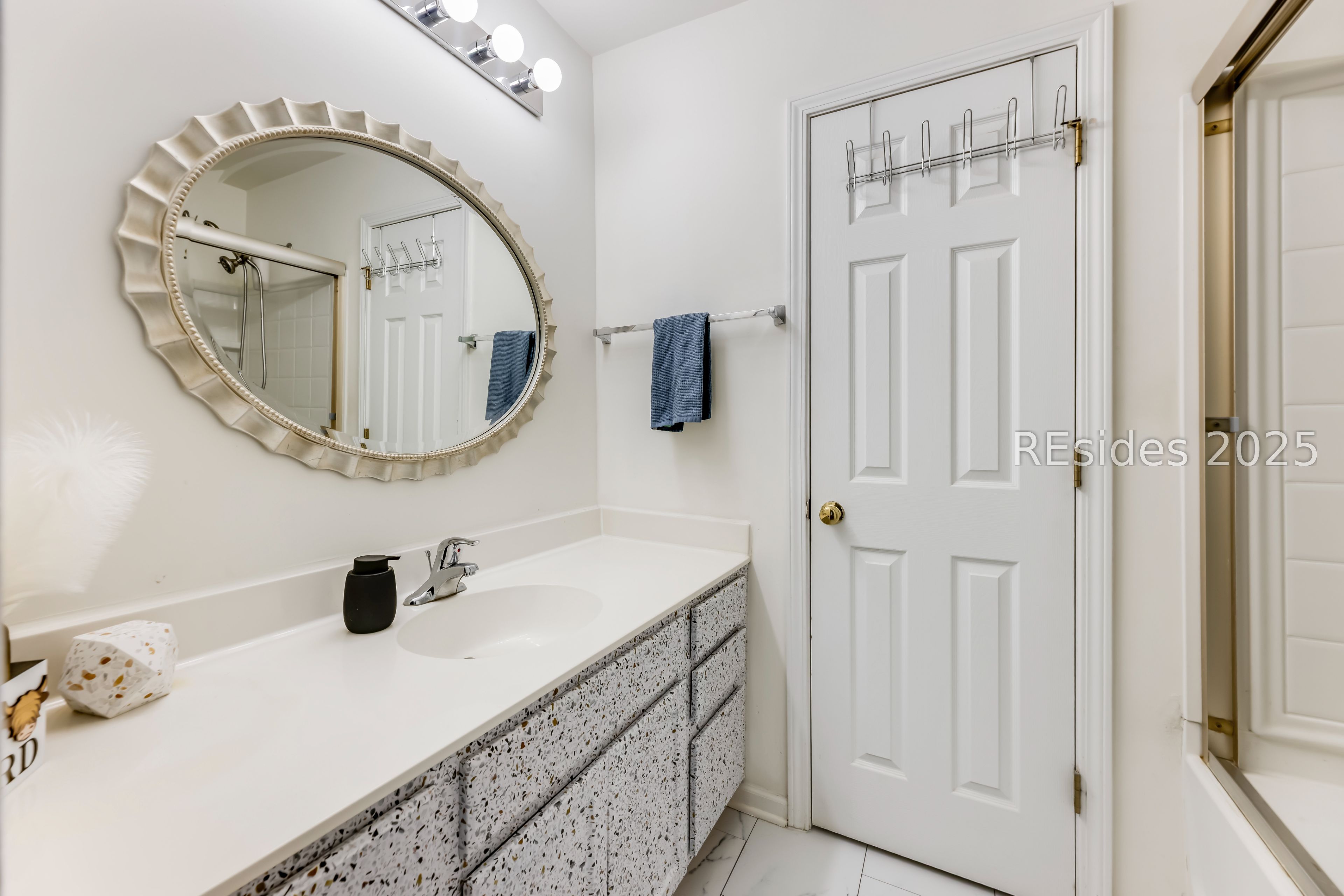 113 Cross Road Bluffton, SC 29910 - Photo 17 of 30 Full bath with soaker tub and private water closet