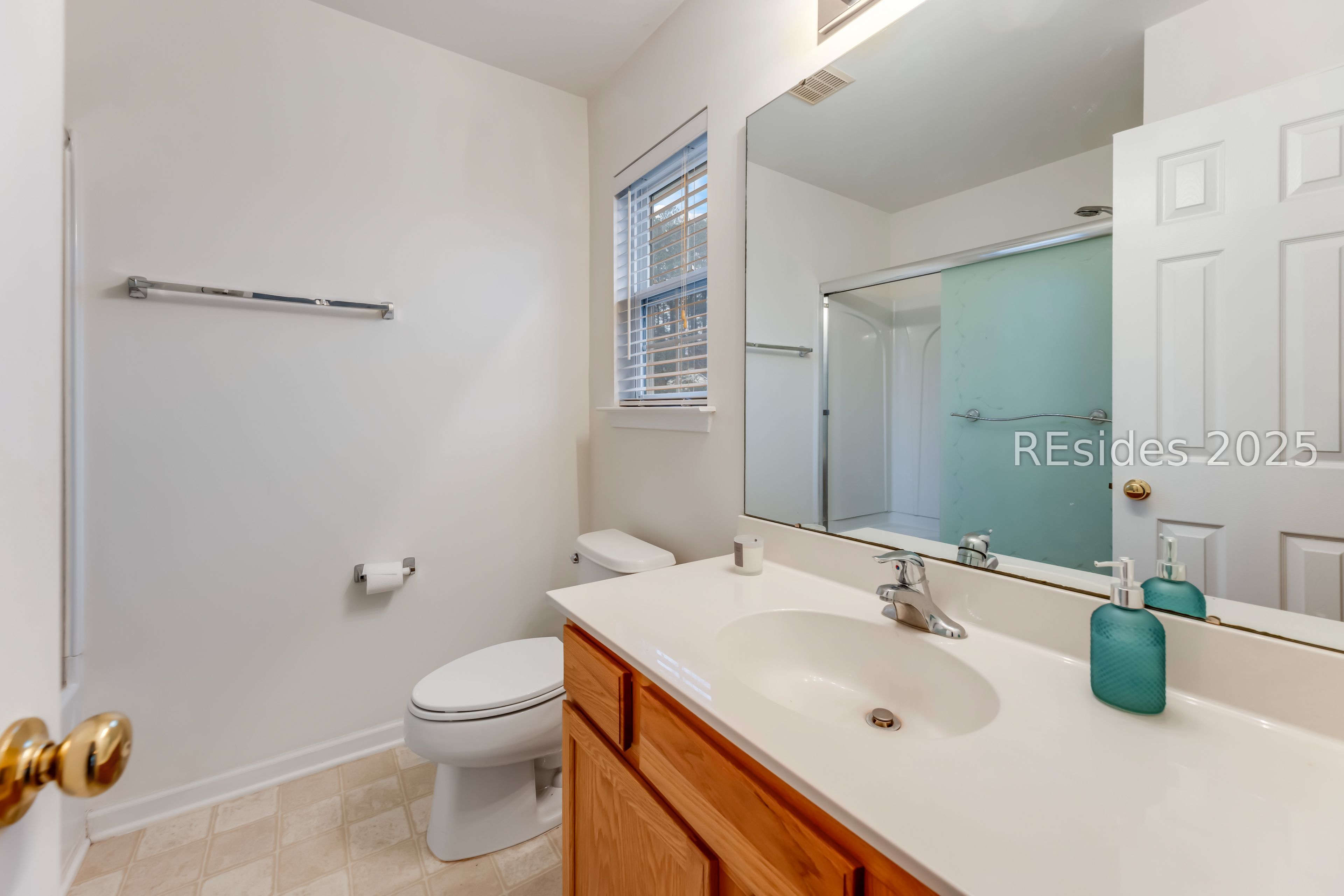 113 Cross Road Bluffton, SC 29910 - Photo 21 of 30 Private bath for 2nd bedroom