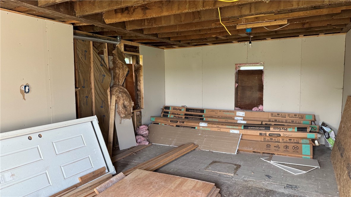 14909 Ridge Road West Albion, NY 14411 - Photo 7 of 16 Living/Family Room
