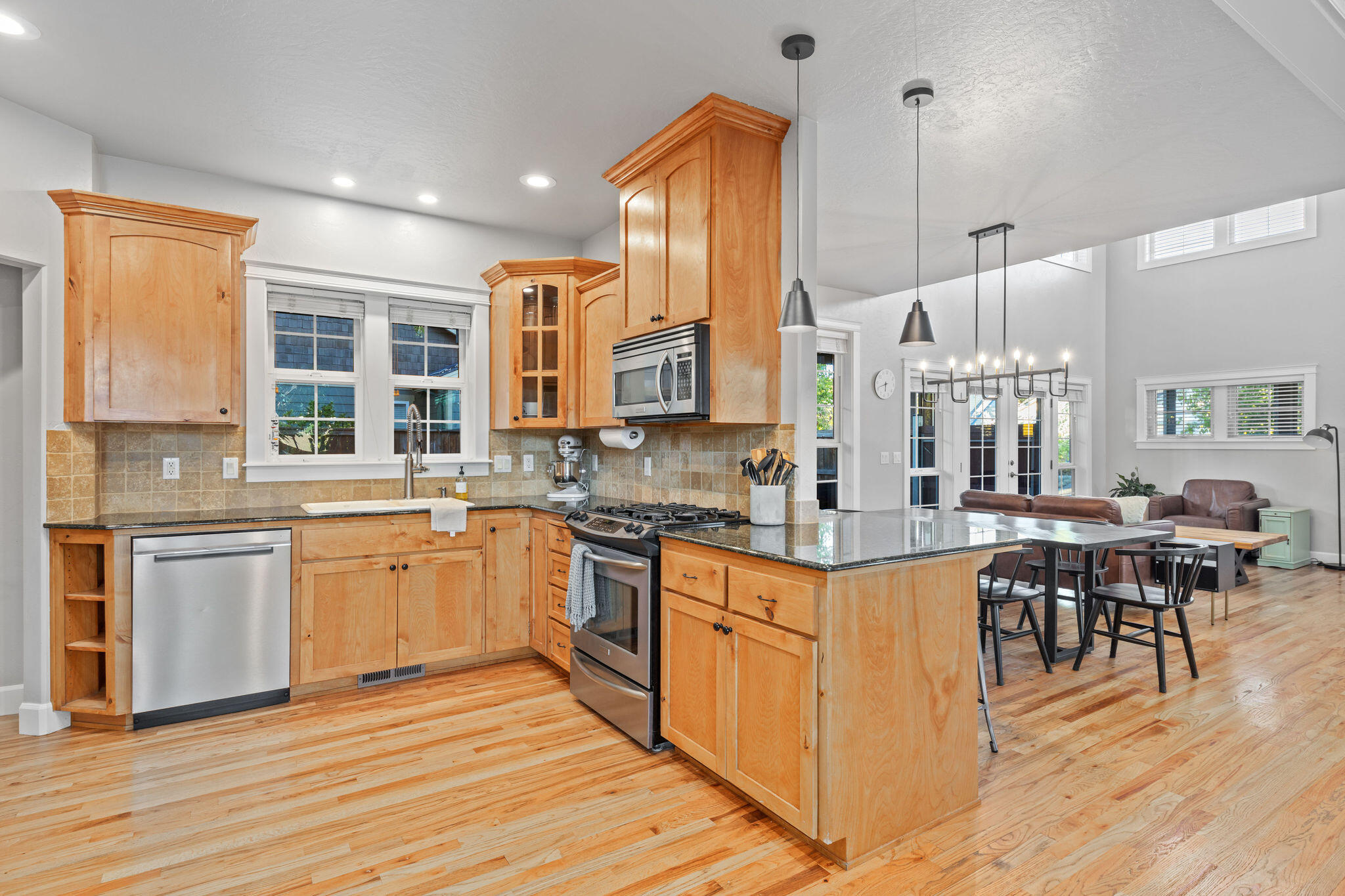 7 Falling Leaf Lane Eagle Point, OR 97524 - Photo 11 of 37 Kitchen