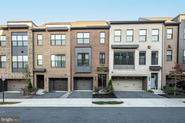 $5,200 | 5509 Valmarana Way, Alexandria, VA 22312