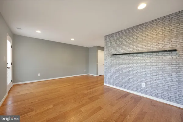 $5,200 | 5509 Valmarana Way, Alexandria, VA 22312