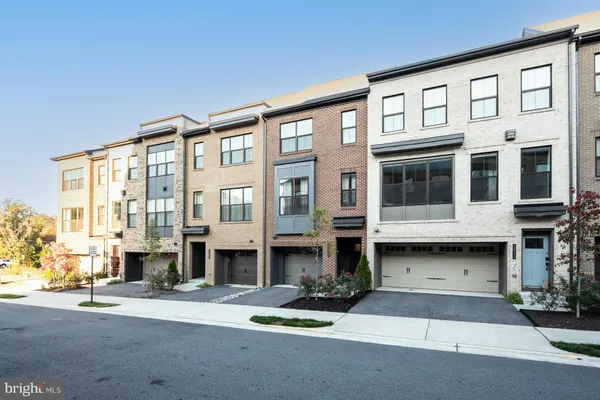$5,200 | 5509 Valmarana Way, Alexandria, VA 22312