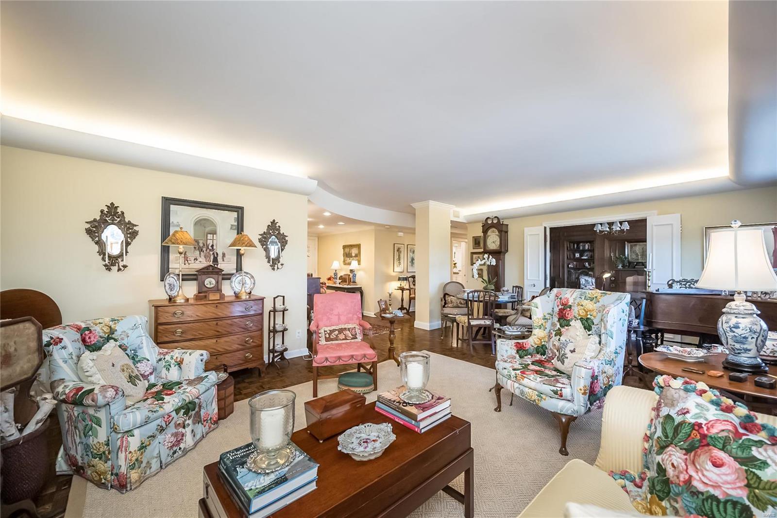710 South Hanley Road, Unit 18B Clayton, MO 63105 - Photo 13 of 27