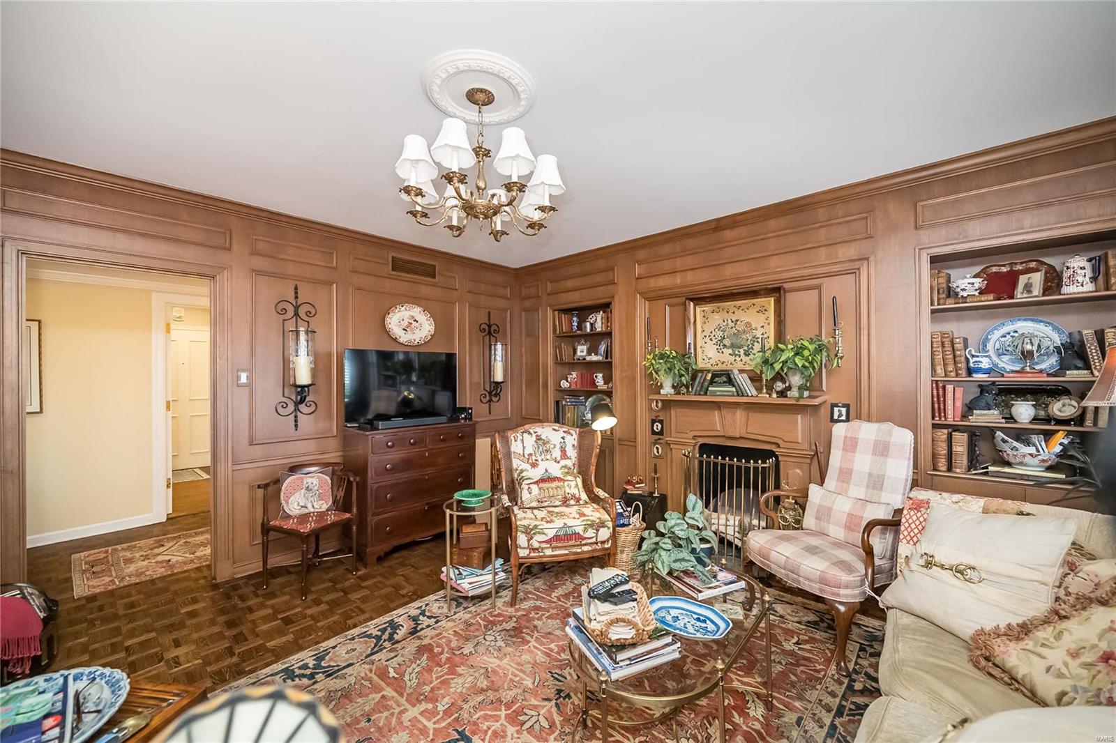 710 South Hanley Road, Unit 18B Clayton, MO 63105 - Photo 15 of 27
