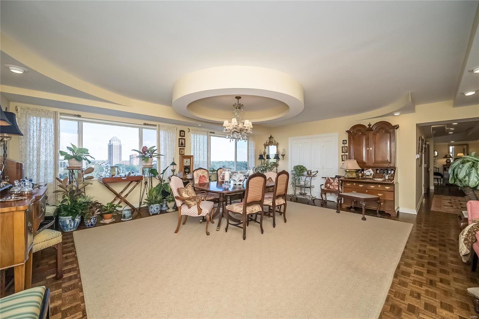 710 South Hanley Road, Unit 18B Clayton, MO 63105 - Photo 18 of 27