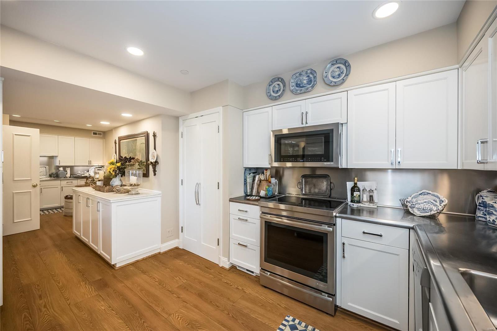 710 South Hanley Road, Unit 18B Clayton, MO 63105 - Photo 20 of 27