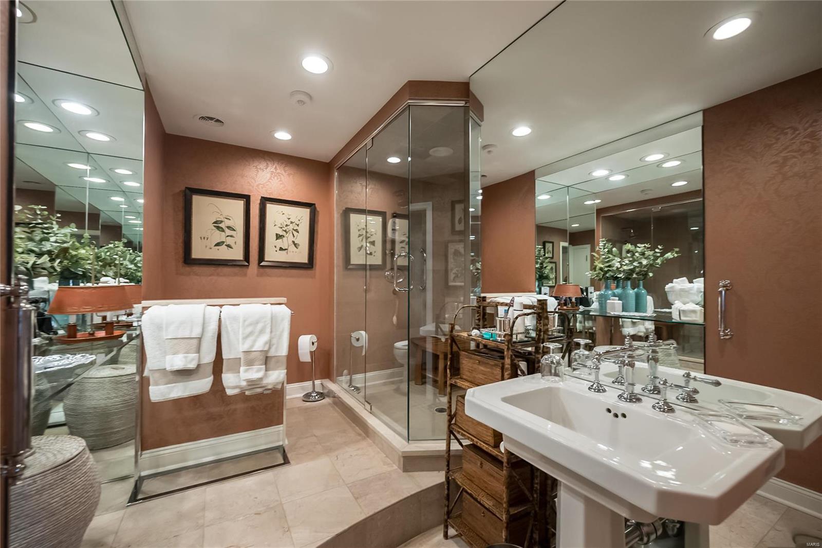 710 South Hanley Road, Unit 18B Clayton, MO 63105 - Photo 23 of 27