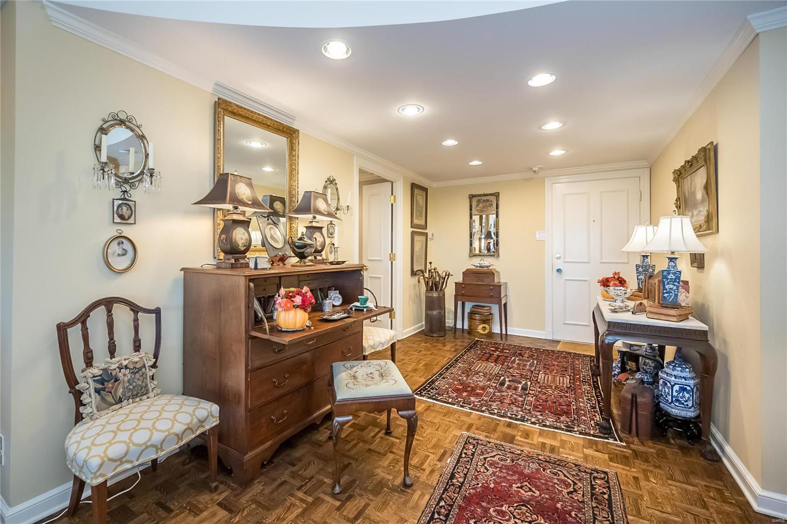 710 South Hanley Road, Unit 18B Clayton, MO 63105 - Photo 7 of 27