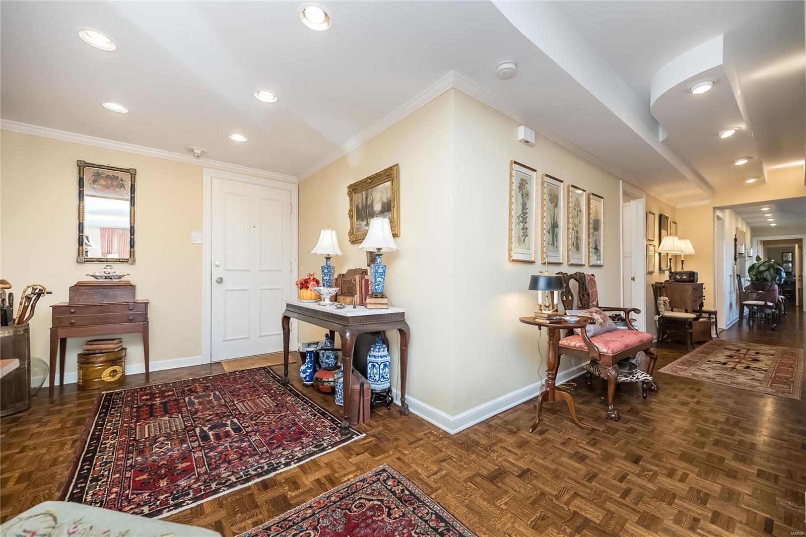 710 South Hanley Road, Unit 18B Clayton, MO 63105 - Photo 8 of 27