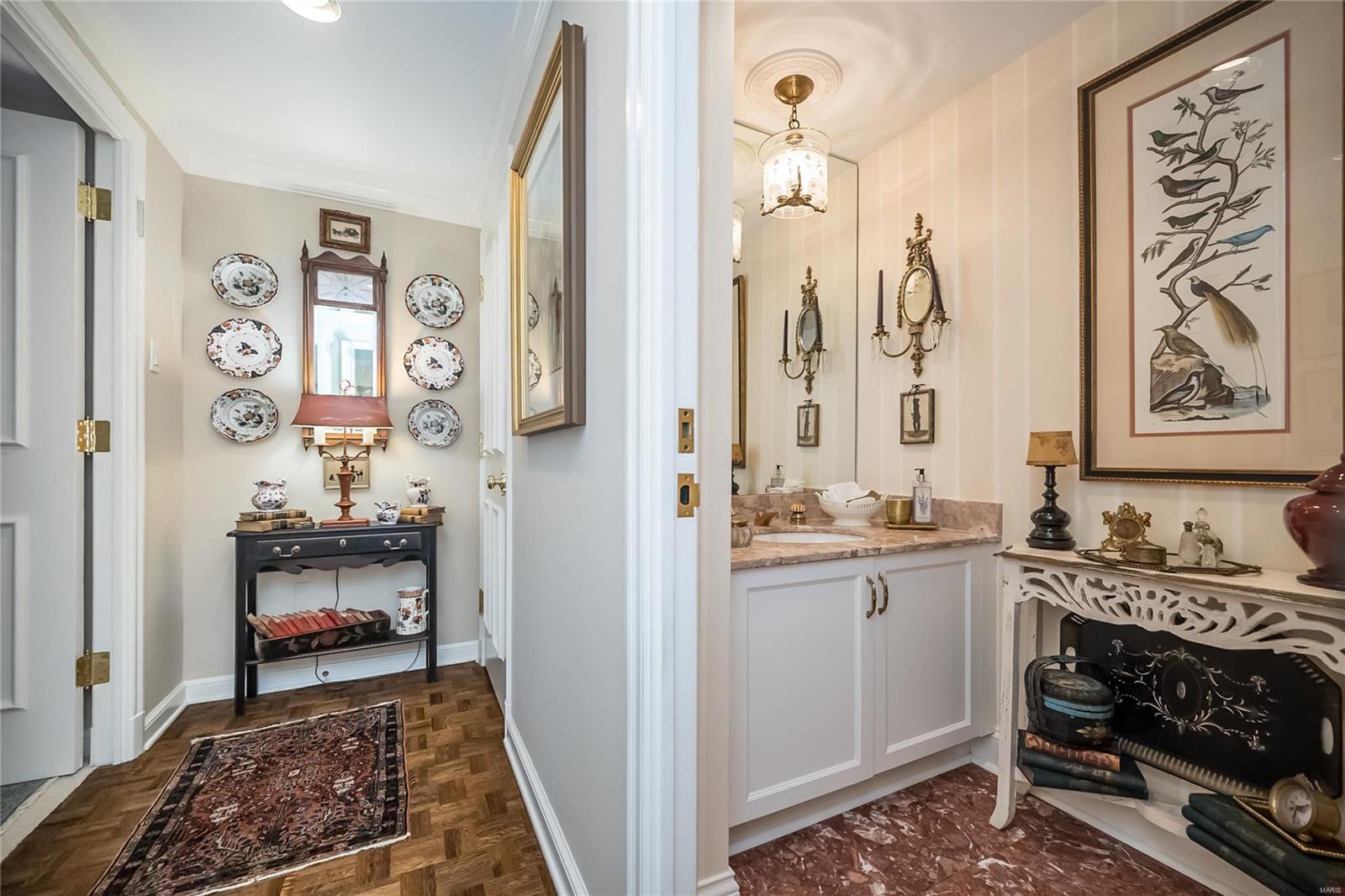 710 South Hanley Road, Unit 18B Clayton, MO 63105 - Photo 10 of 27