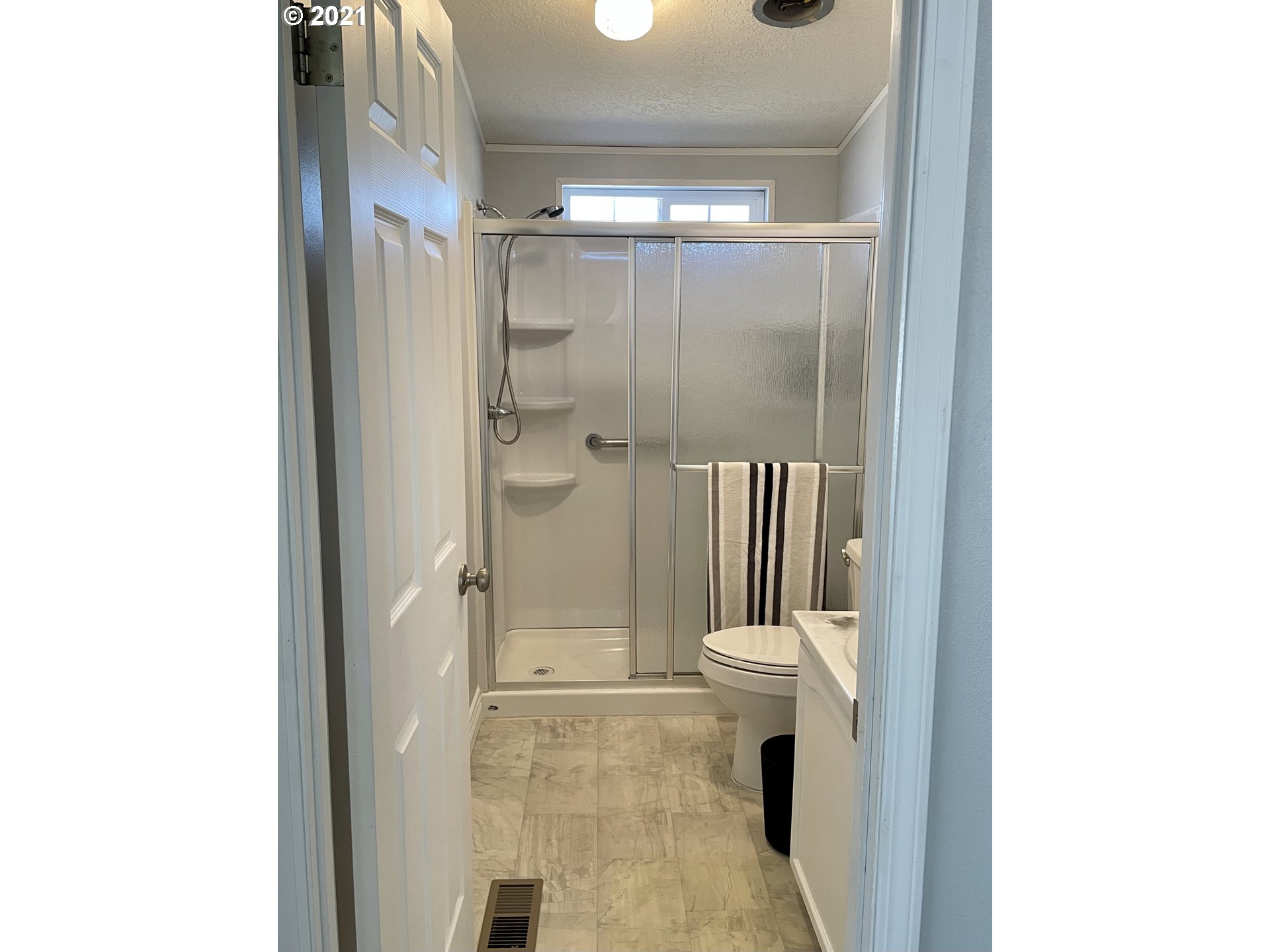 29353 Hale Road Scappoose, OR 97056 - Photo 7 of 26 Bathroom