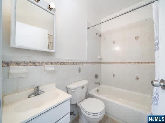 613 Ridge Road, Unit 2R Lyndhurst, NJ 07071 - Photo 6 of 14 Gallery Image 6