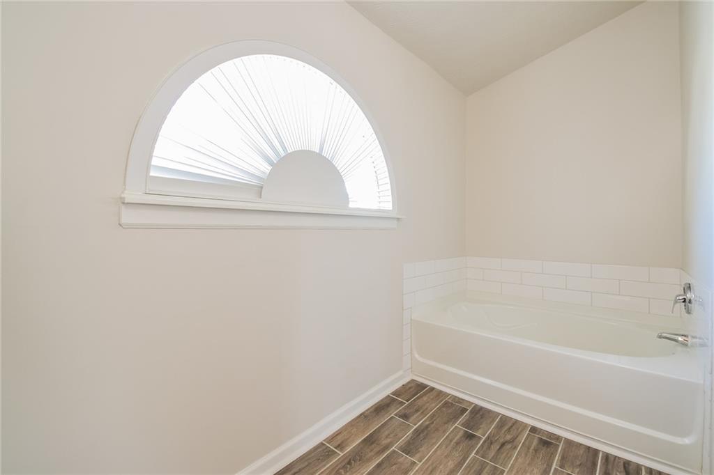 3543 Benthollow Way Duluth, GA 30096 - Photo 23 of 25 a view of bathroom with bathtub and window