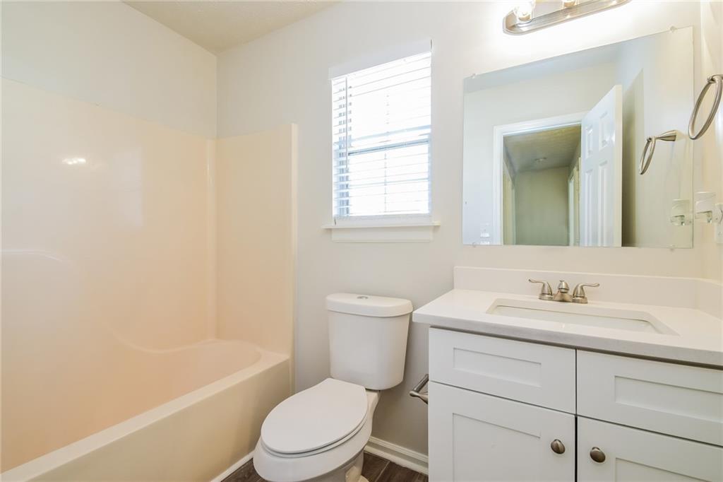 3543 Benthollow Way Duluth, GA 30096 - Photo 4 of 25 a bathroom with a sink a toilet and a bathtub