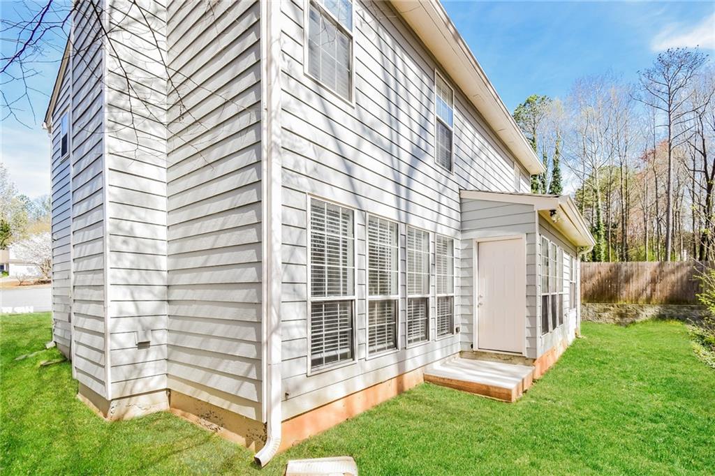 3543 Benthollow Way Duluth, GA 30096 - Photo 5 of 25 a view of backyard with a garden