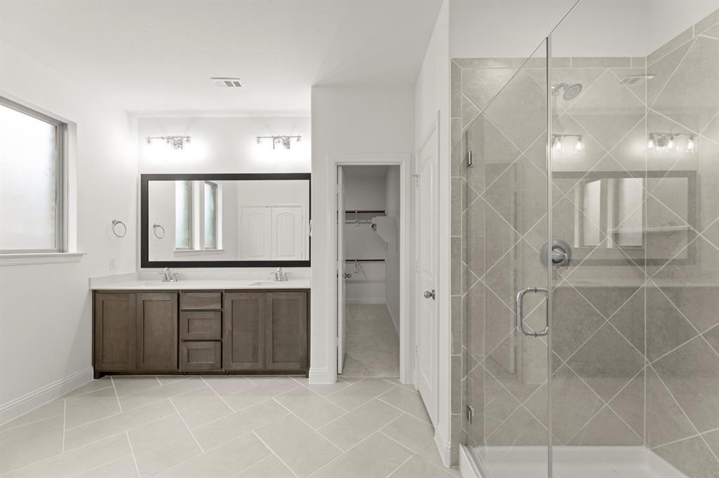 1443 Canadian Lane Van Alstyne, TX 75495 - Photo 12 of 27 14. 1443 Canadian - Bath