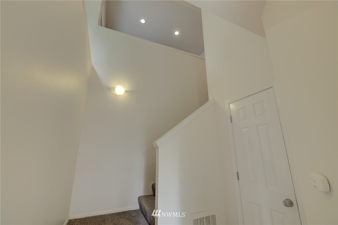 225 South 49th Street, Unit 52A Renton, WA 98055 - Photo 3 of 18 Gallery Image 3
