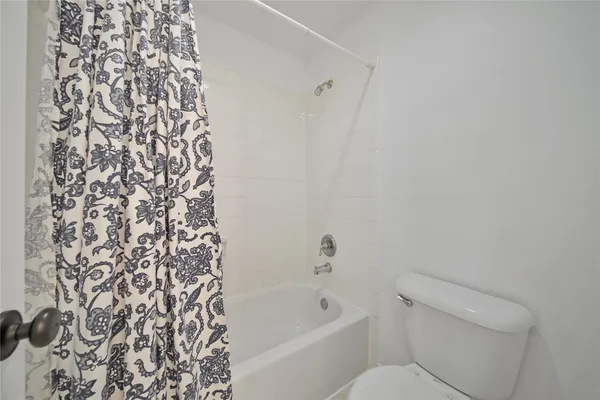 $3,950 | 78 West Shale Creek Circle, The Woodlands, TX 77382