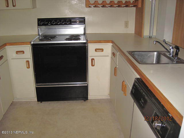 2990 Ravines Road, Unit 1405 Middleburg, FL 32068 - Photo 3 of 8 1030395_KITCHEN2
