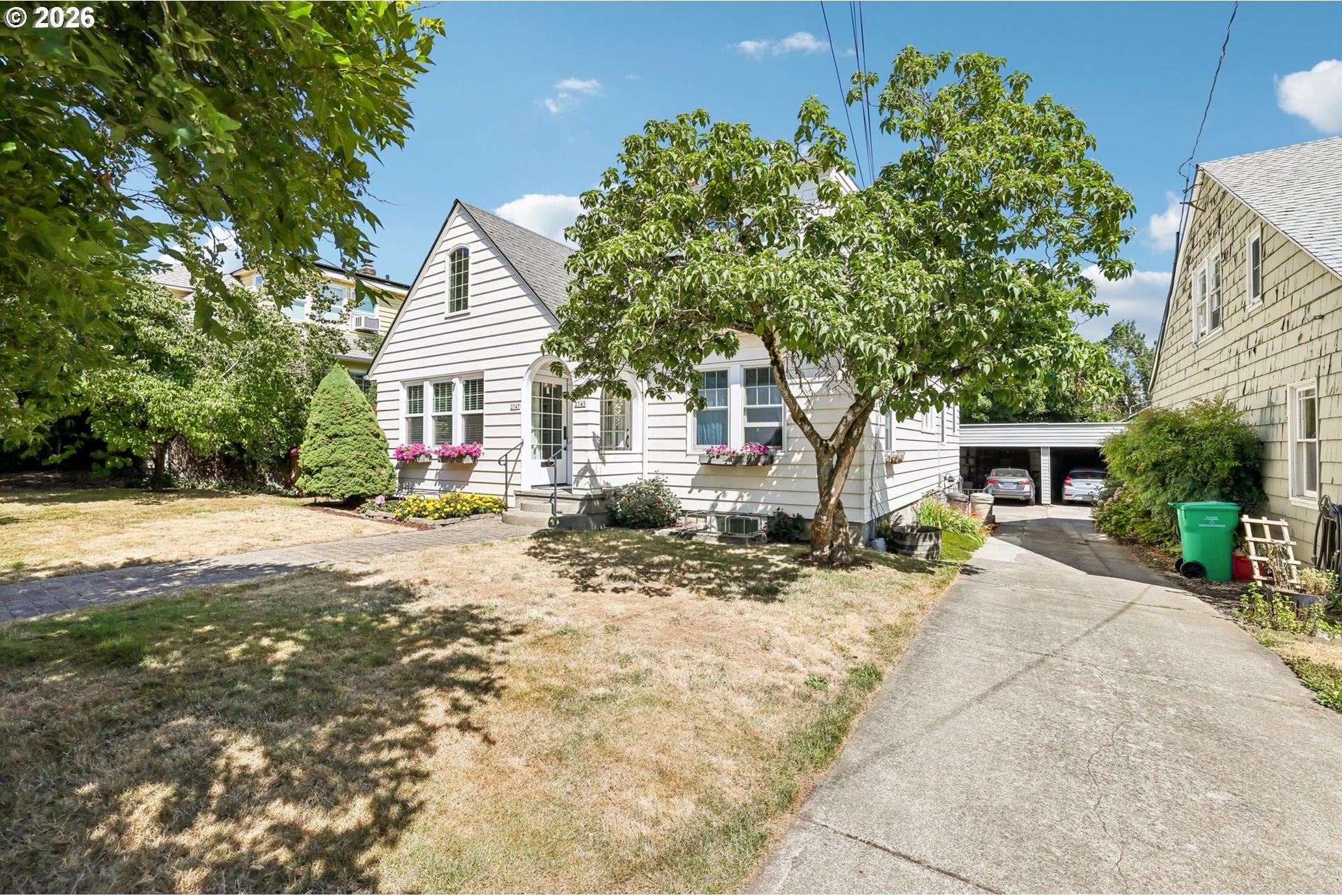 2747 Northwest Raleigh Street, Unit 2 Portland, OR 97210 - Photo 2 of 40 Gallery Image 2
