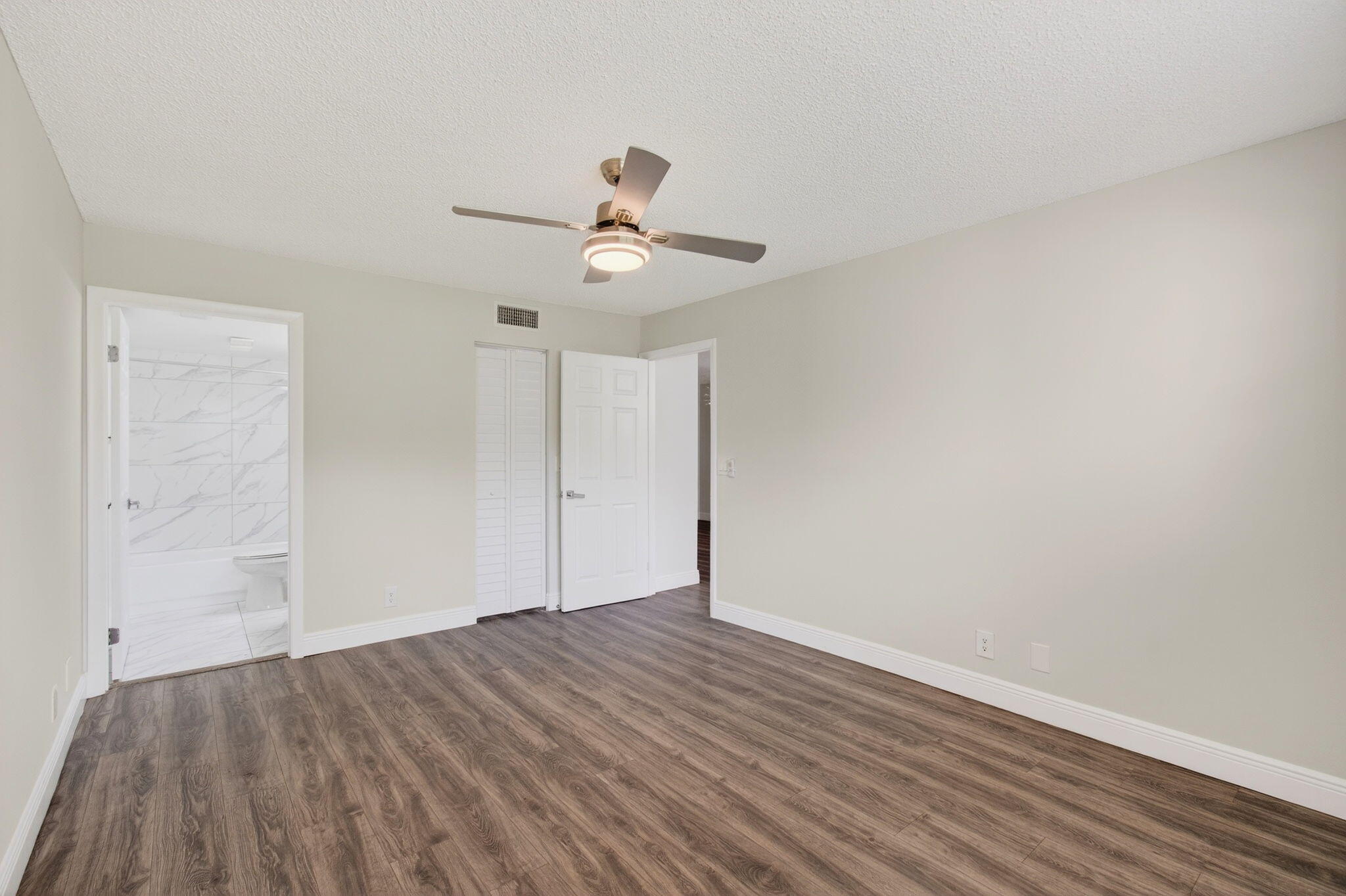 2975 Southwest 22nd Avenue, Unit 1070 Delray Beach, FL 33445 - Photo 29 of 60 a view of an empty room with wooden floor