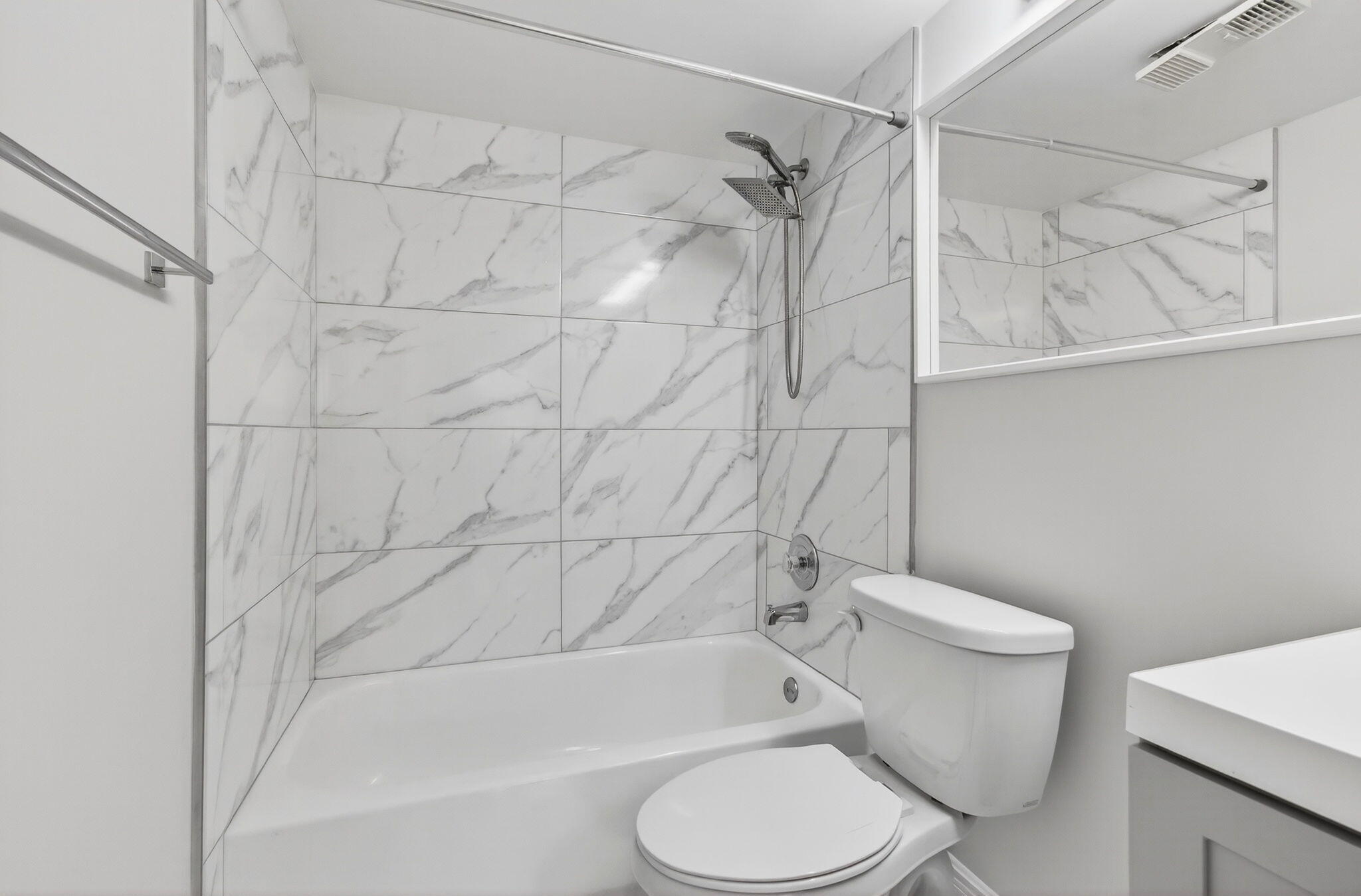 2975 Southwest 22nd Avenue, Unit 1070 Delray Beach, FL 33445 - Photo 34 of 60 a bathroom with a toilet and a bathtub