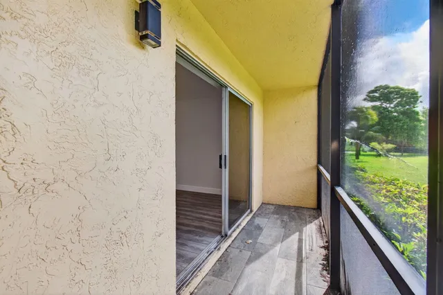$275,000 | 2975 Southwest 22nd Avenue, Unit 1070, Delray Beach, FL 33445