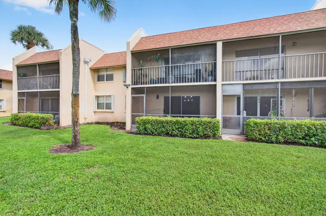 $275,000 | 2975 Southwest 22nd Avenue, Unit 1070, Delray Beach, FL 33445