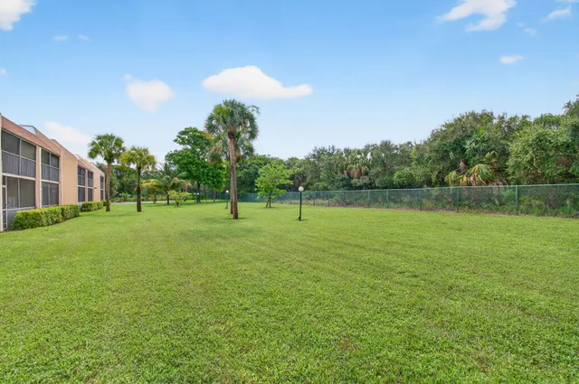 $275,000 | 2975 Southwest 22nd Avenue, Unit 1070, Delray Beach, FL 33445